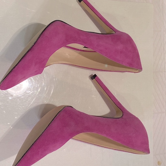 Tatiana Pointy Toe Fuchsia Pumps. - Picture 11 of 12